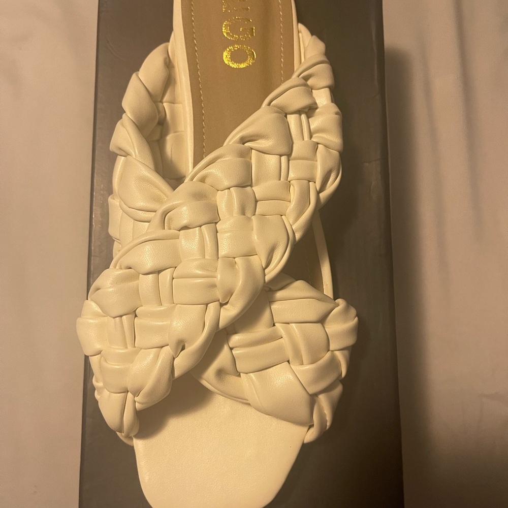 EGO SANDALS SIZE 10 CREAM COLOR